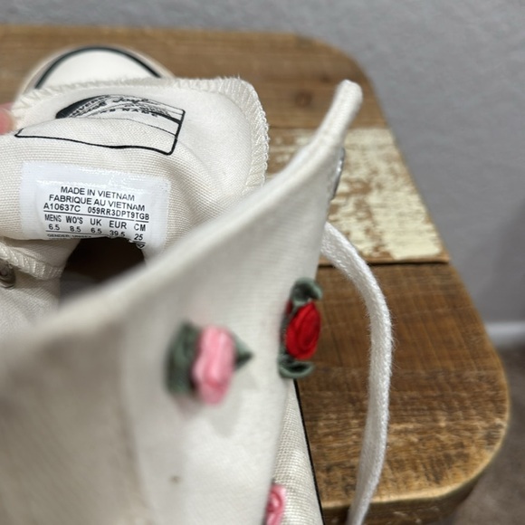 Converse Chuck 70 Valentines Day Roses  Hi Top Sneakers Size 8.5 - Picture 7 of 8
